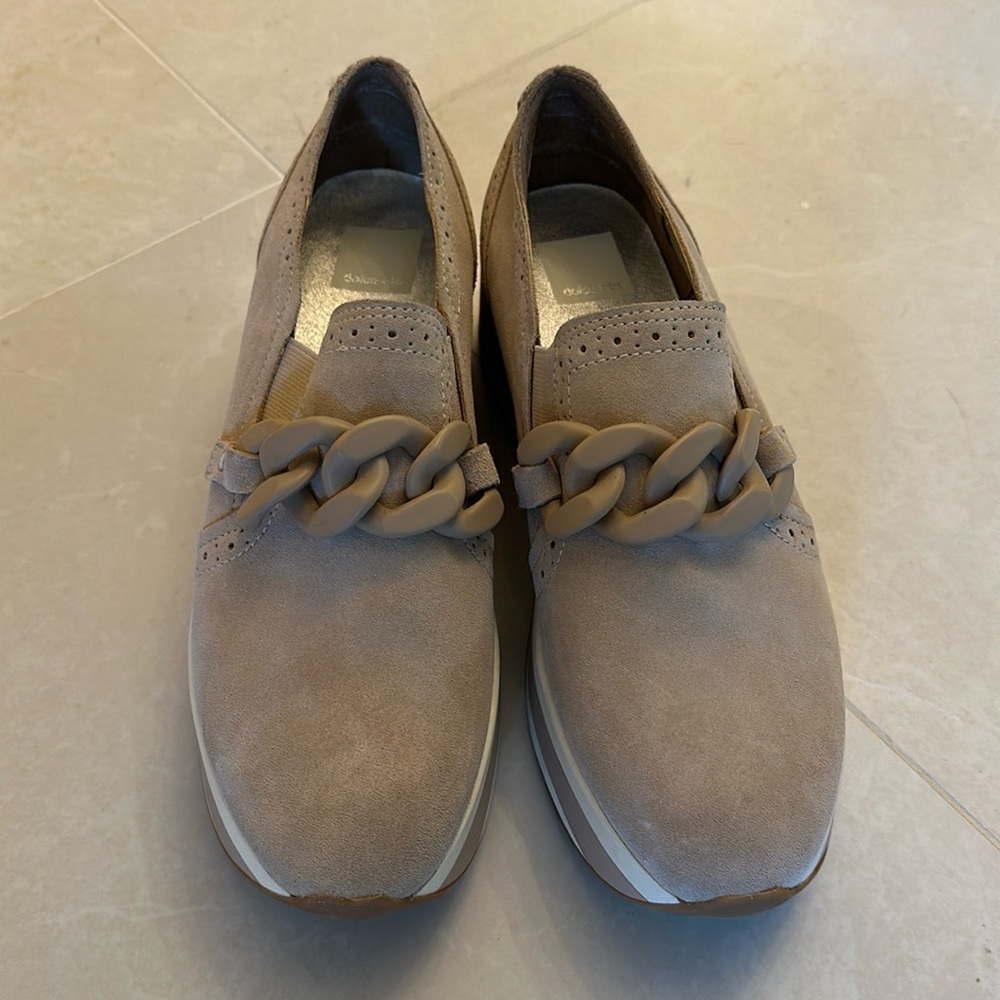 Dolce Vita Jhenee Sneaker 
Excellent condition 
Suede 
2" Platform Height